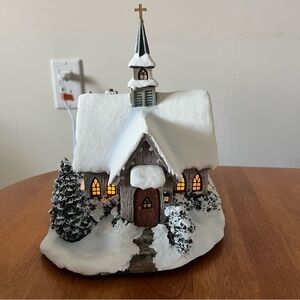 THOMAS KINKADE Hawthorne Village Christmas Chapel light up house
